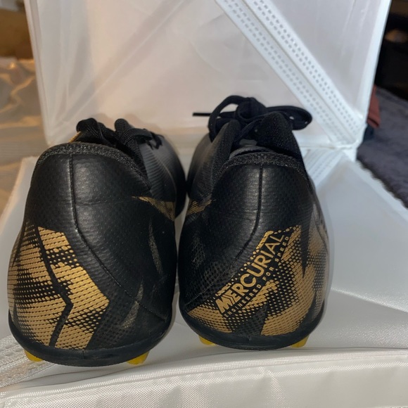 Black+ Gold Nike Cleats BRAND NEW - Picture 2 of 4